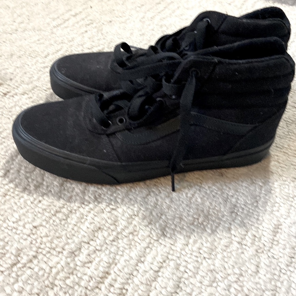 New Black on black mens size 9 Vans shoes. Brand new. Never worn.